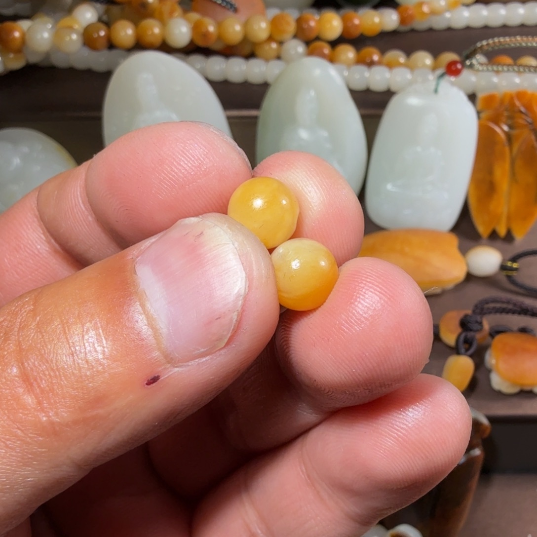 和田玉颈饰未镶嵌唐**?