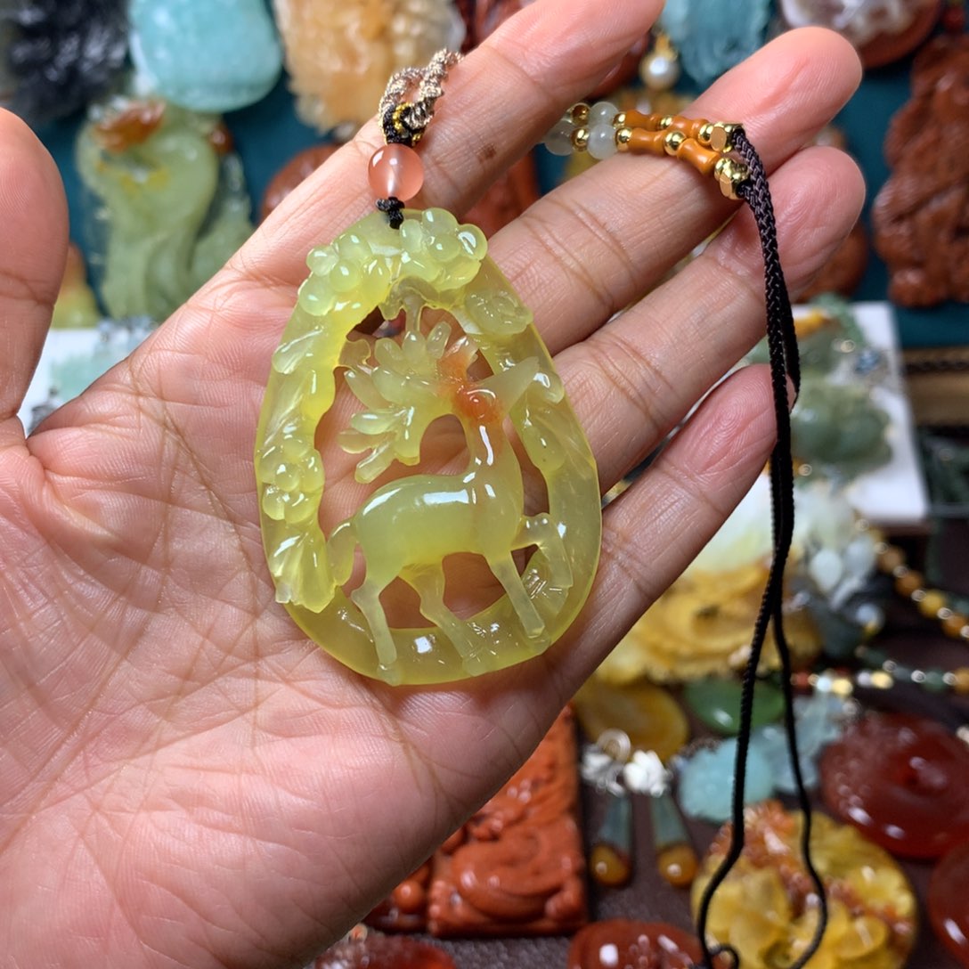 蛇纹石玉挂坠未镶嵌