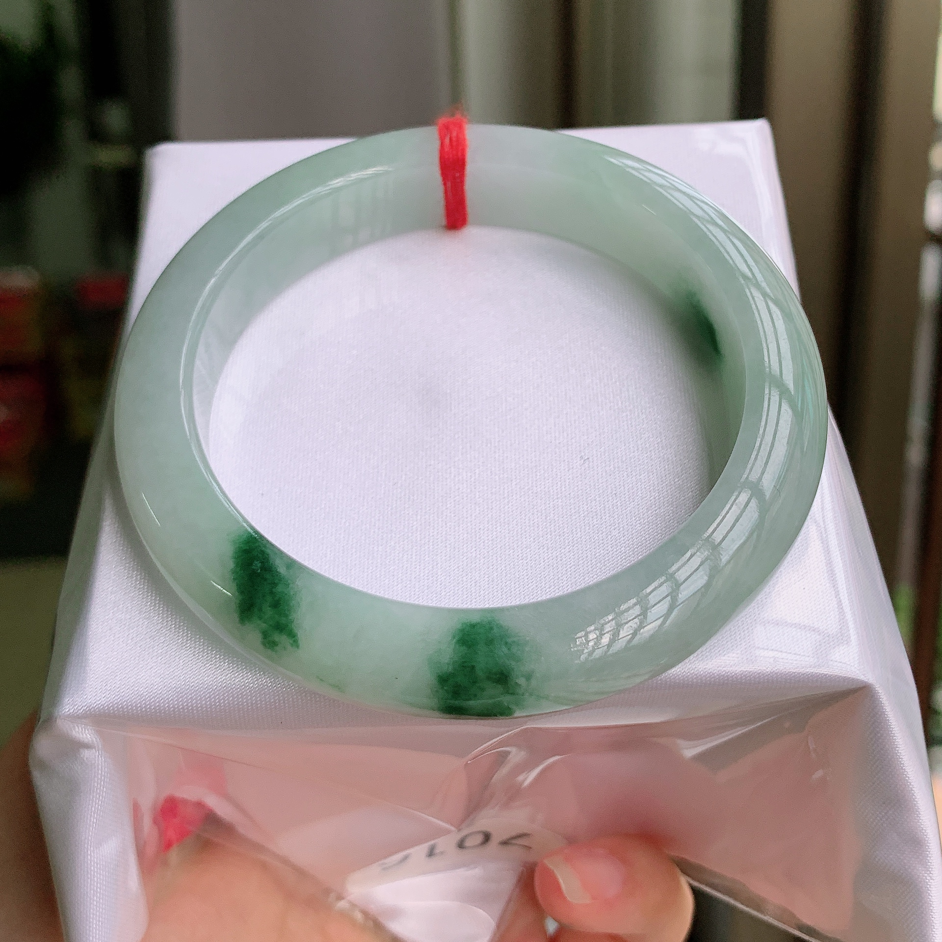 7016号 缅甸天然A货翡翠55/56圈口飘花正圈手镯 自然光