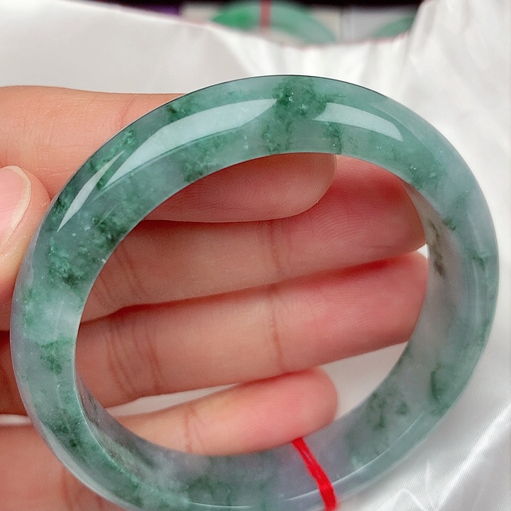 翡翠手镯未镶嵌53圈口