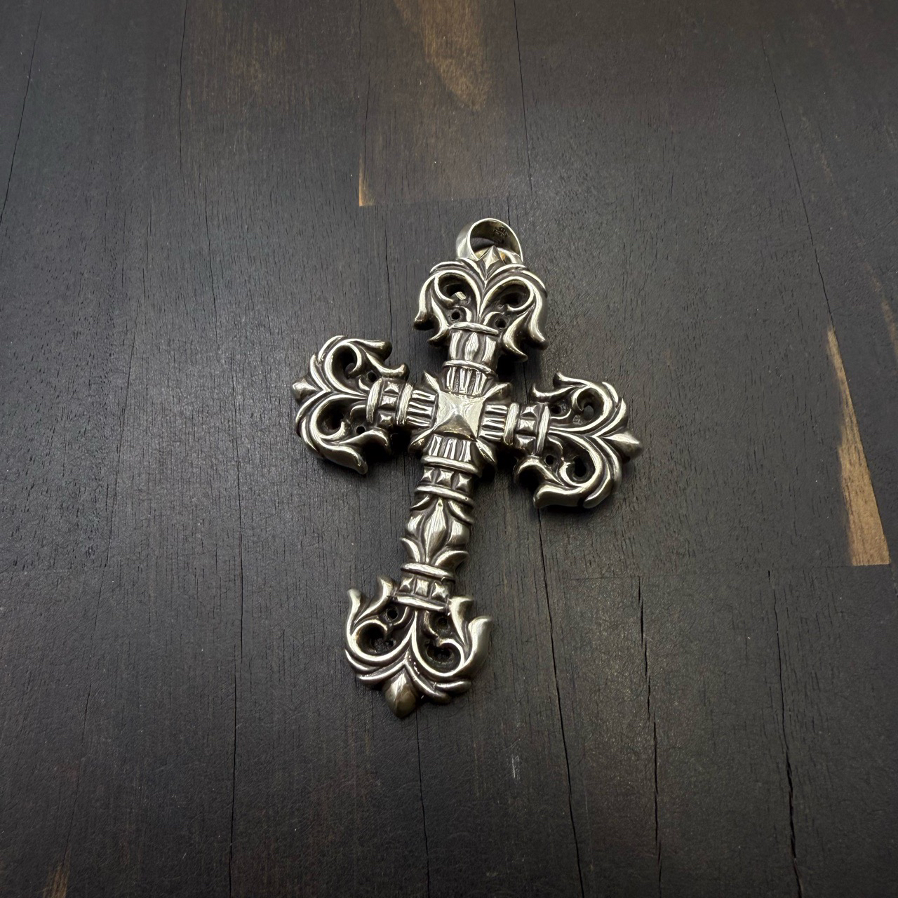 Chrome Hearts 克罗心 大号水滴环火焰十字架吊坠