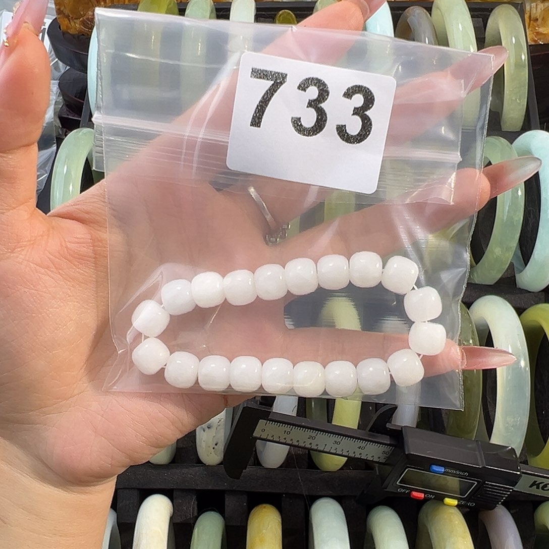 哈***威蛇纹石玉未镶嵌手镯