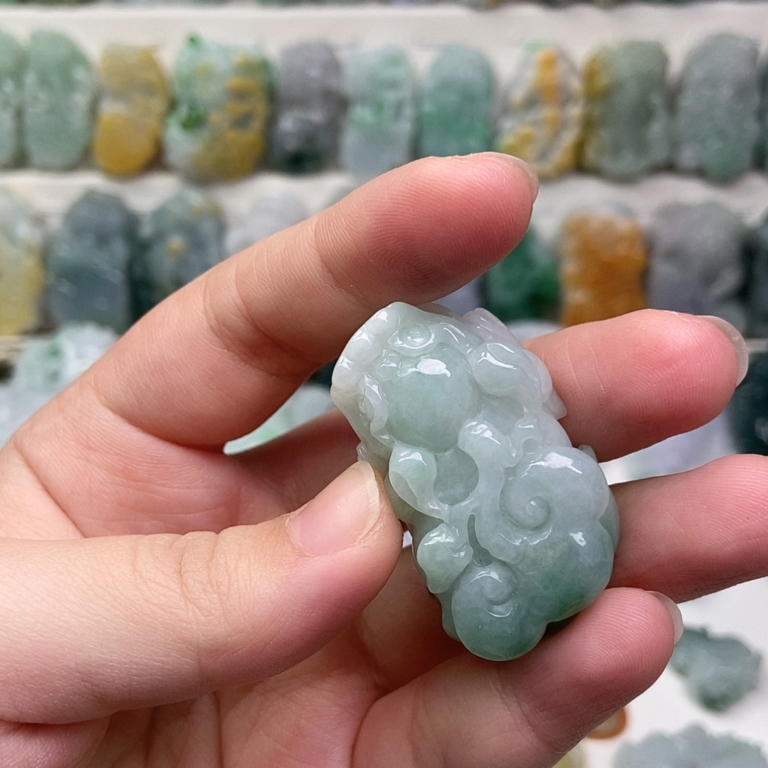 陳***…翡翠未镶嵌吊坠(赠链)