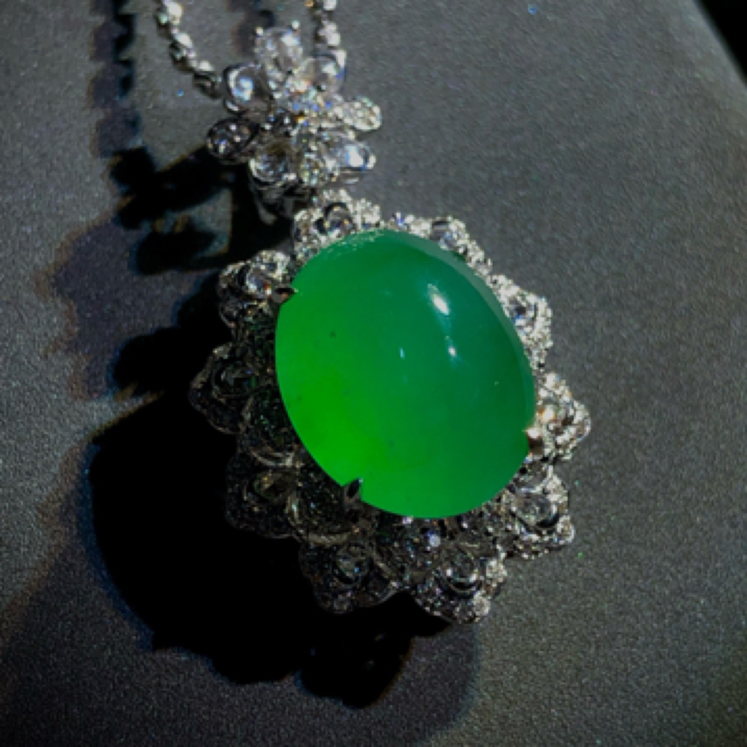 天然缅甸翡翠蛋面吊坠