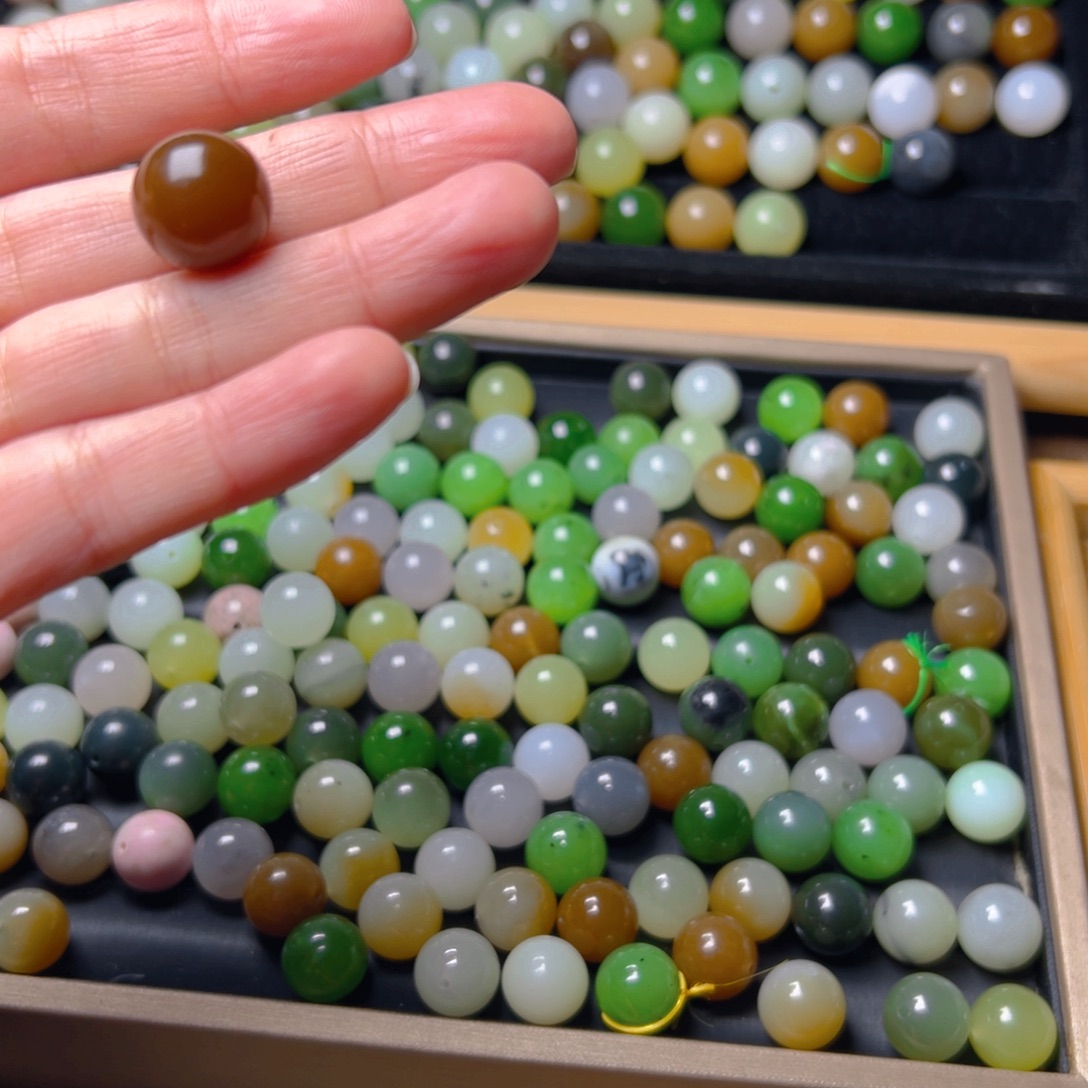 和田玉未镶嵌车挂