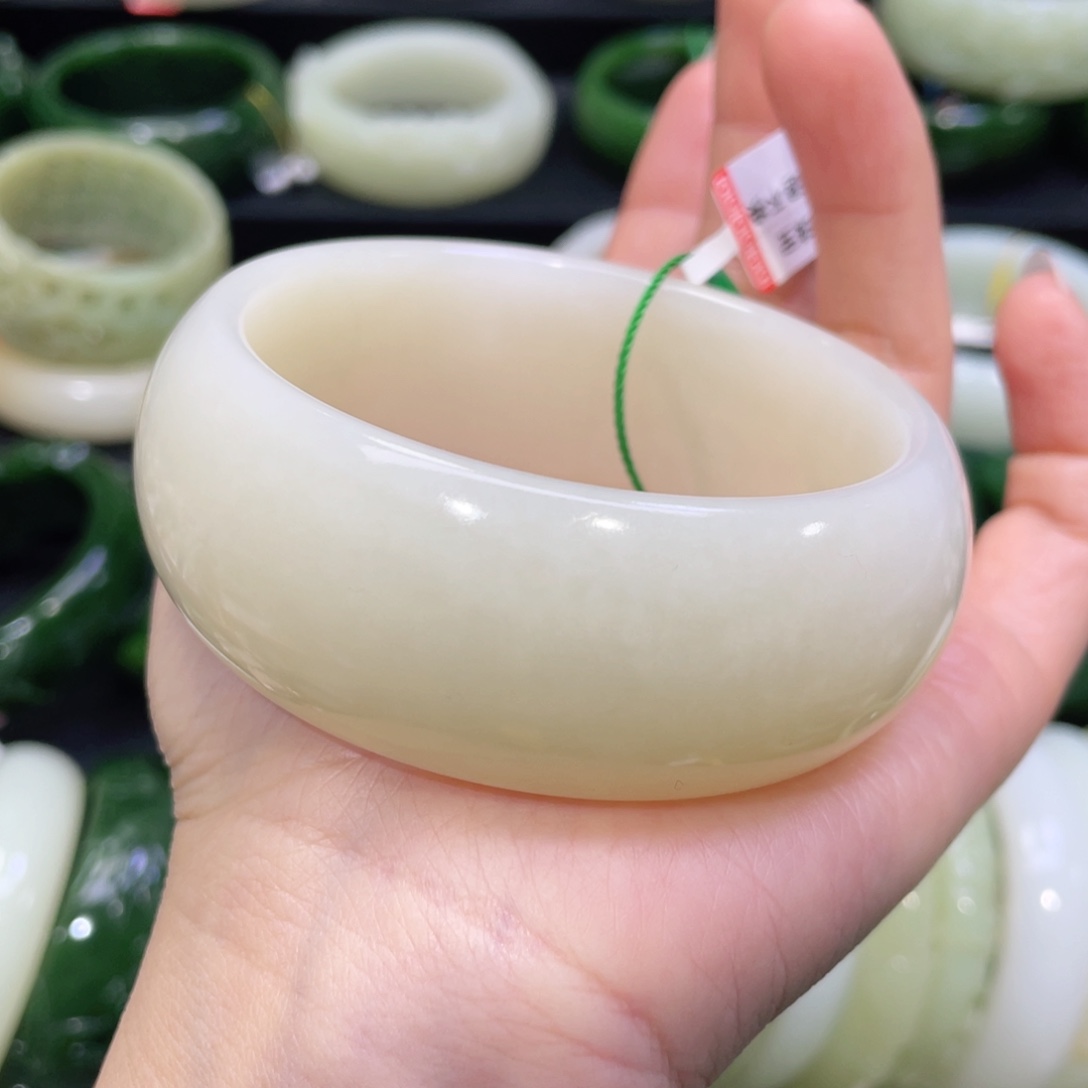 未镶嵌手镯和田玉35