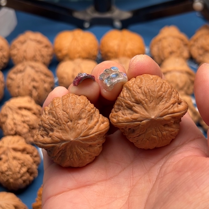 文玩核桃把件?**陌铁锤