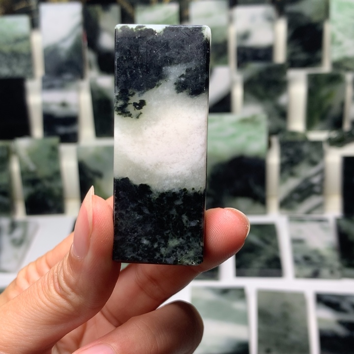 独山玉颈饰未镶嵌