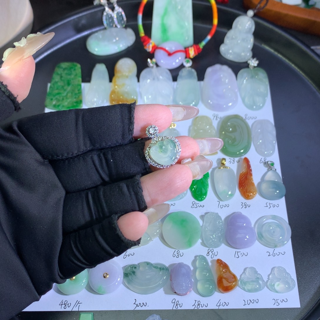 翡翠足银镶嵌吊坠(不含链)飘花如意锁