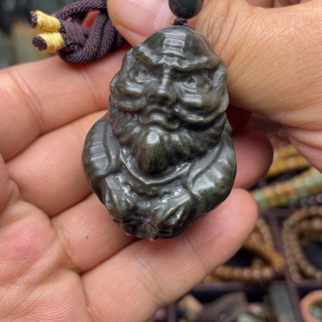 和田玉未镶嵌车挂