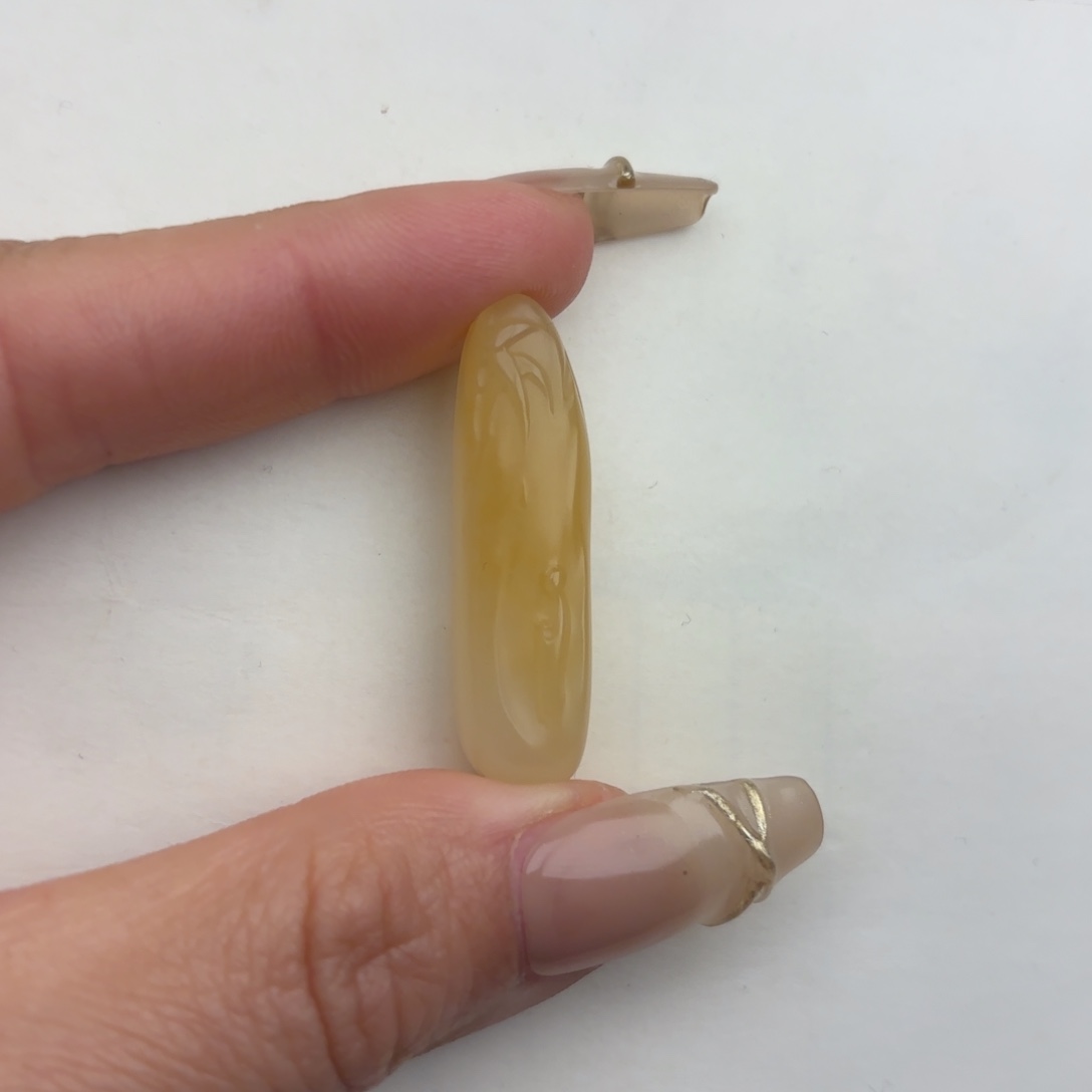 石英质玉未镶嵌黄蜡石挂件