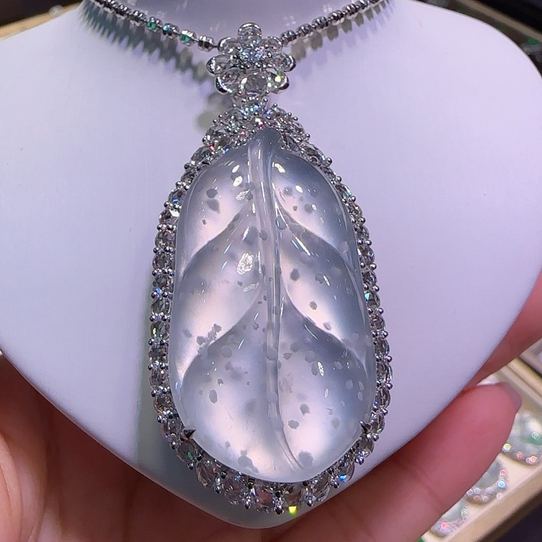 翡翠吊坠(不含链)18K金镶嵌叶子