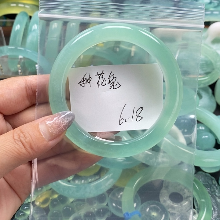 蛇纹石玉未镶嵌手镯种*兔