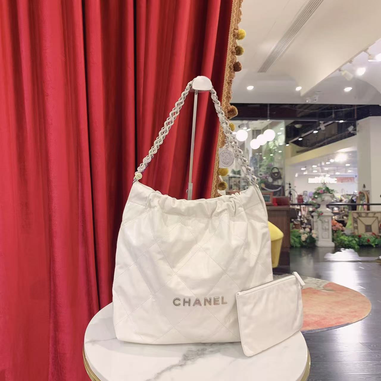 99新 Chanel/香奈儿 22bag垃圾袋中号白银油蜡牛皮芯片/74366383
