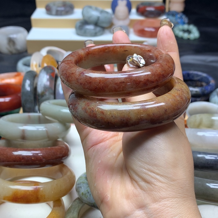 未镶嵌手镯石英质玉来****?