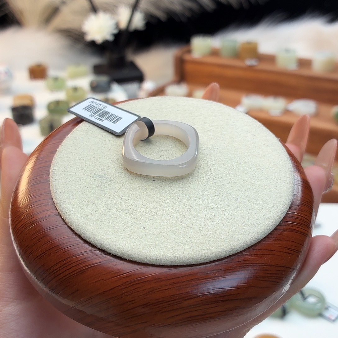 和田玉未镶嵌戒指藕粉方圆18.45j145