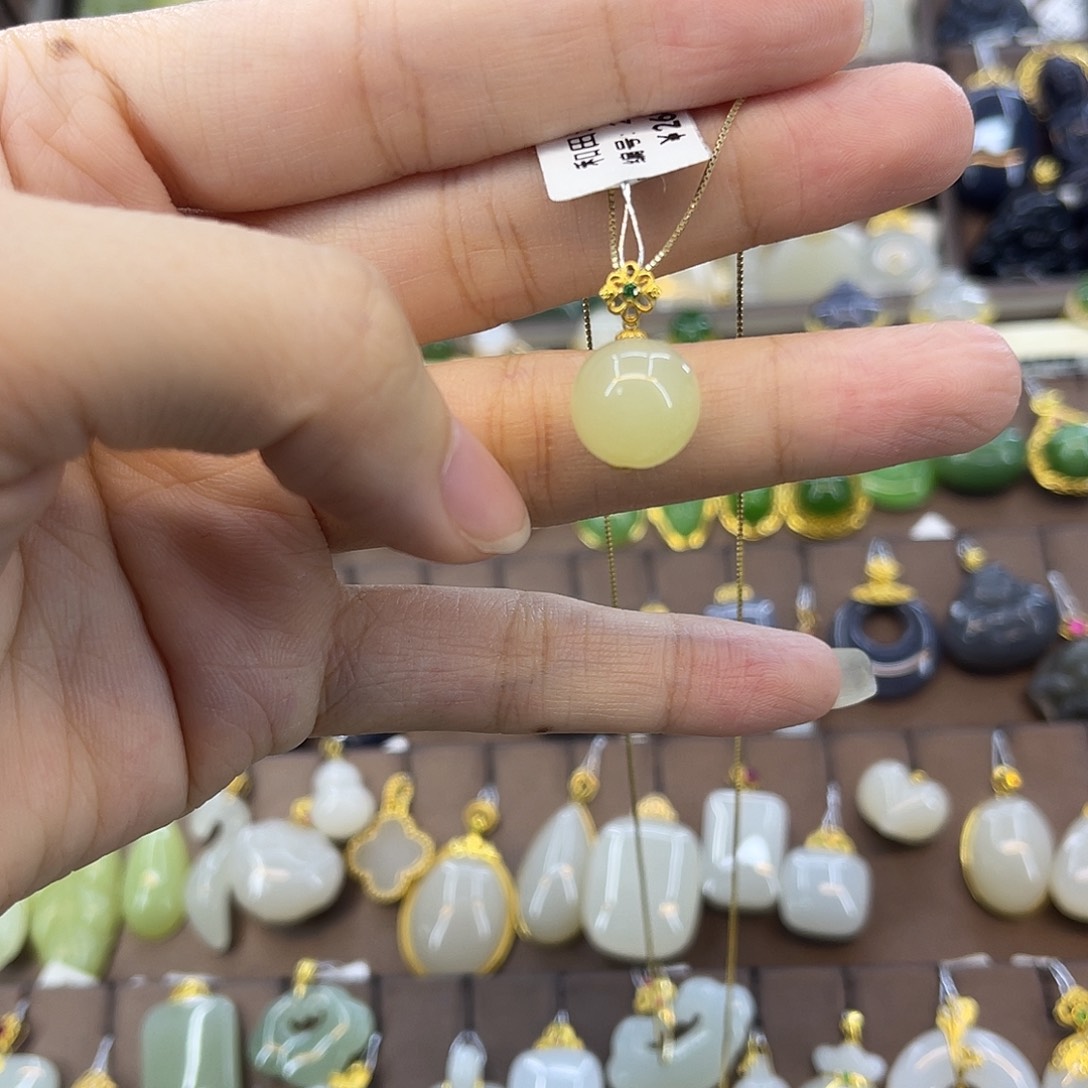 和田玉18K金镶嵌吊坠(赠链)