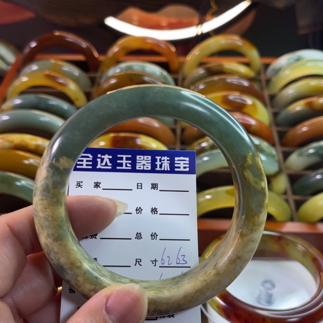 蛇纹石玉手镯未镶嵌