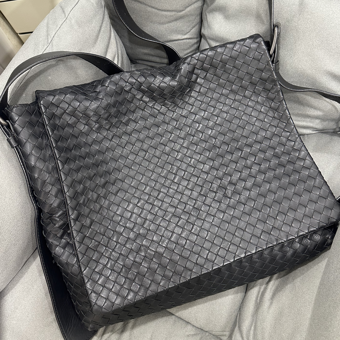 95新 BOTTEGA VENETA/葆蝶家 Bv 怪怪 黑色编织斜挎包