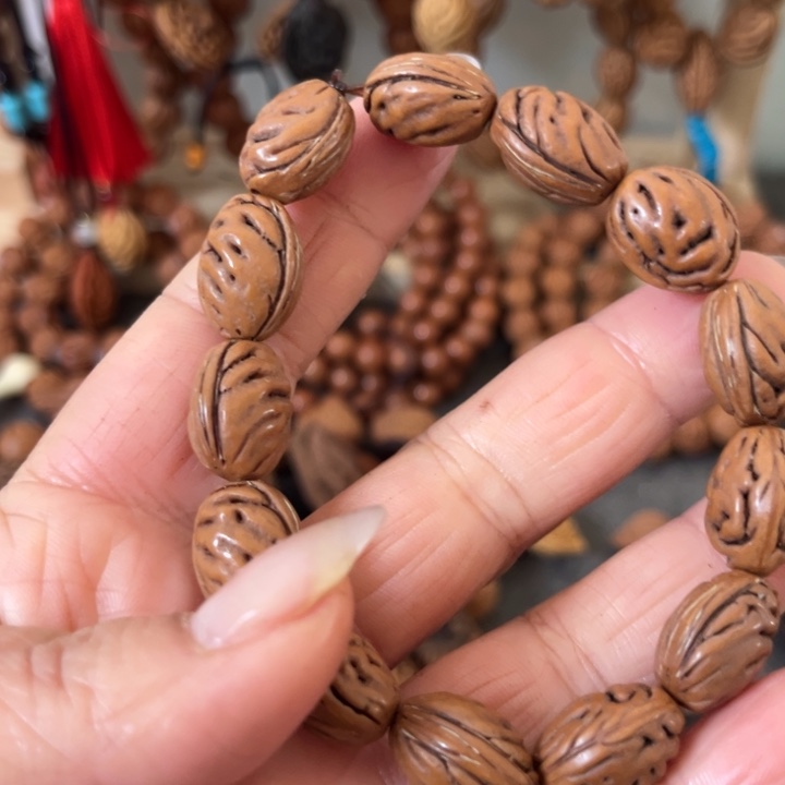 用***4精品桃枭碧桃籽手串