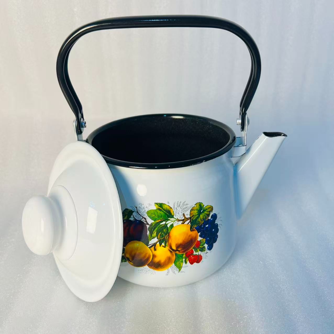 俄罗斯原装进口搪瓷烧水壶高颜值老式泡茶茶壶家用（1.5升）