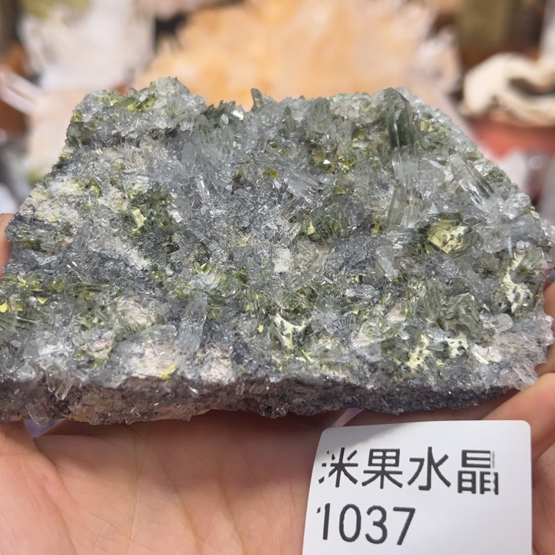 水晶珠宝半成品未镶嵌绿幽灵晶簇