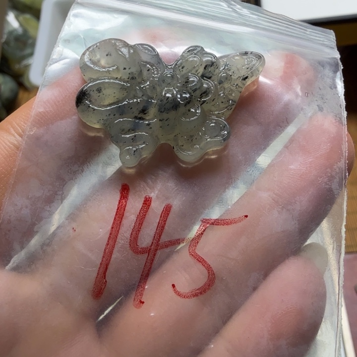 透闪石-蛇纹石玉吊坠未镶嵌