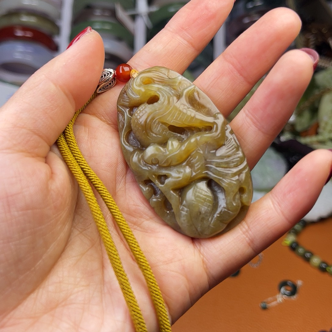 和田玉（糖玉）未镶嵌颈饰