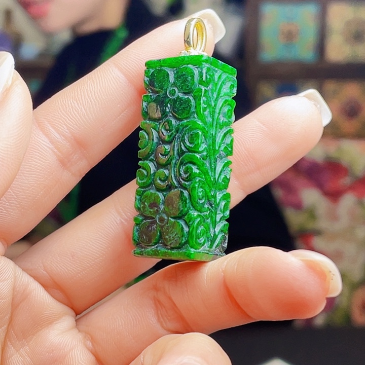 翡翠未镶嵌颈饰多样性