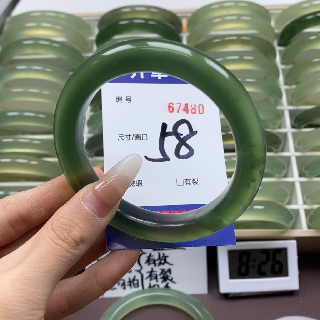 蛇纹石玉手镯未镶嵌