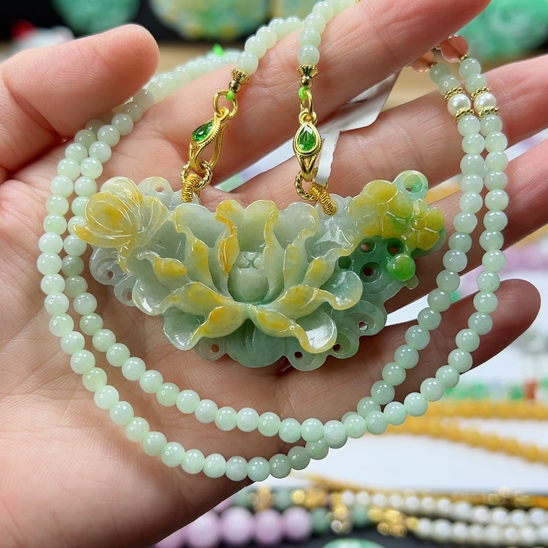 颈饰未镶嵌翡翠吊坠