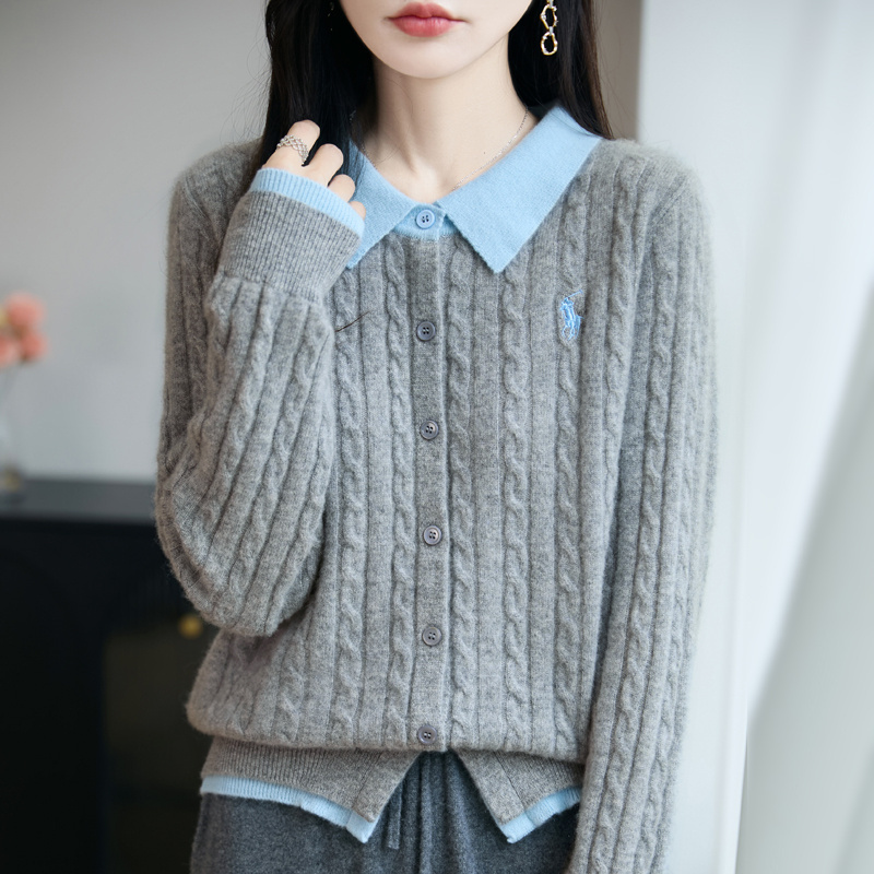 .翻领刺绣小马25年新款假两件纯羊绒衫女宽松麻花长袖针织开衫