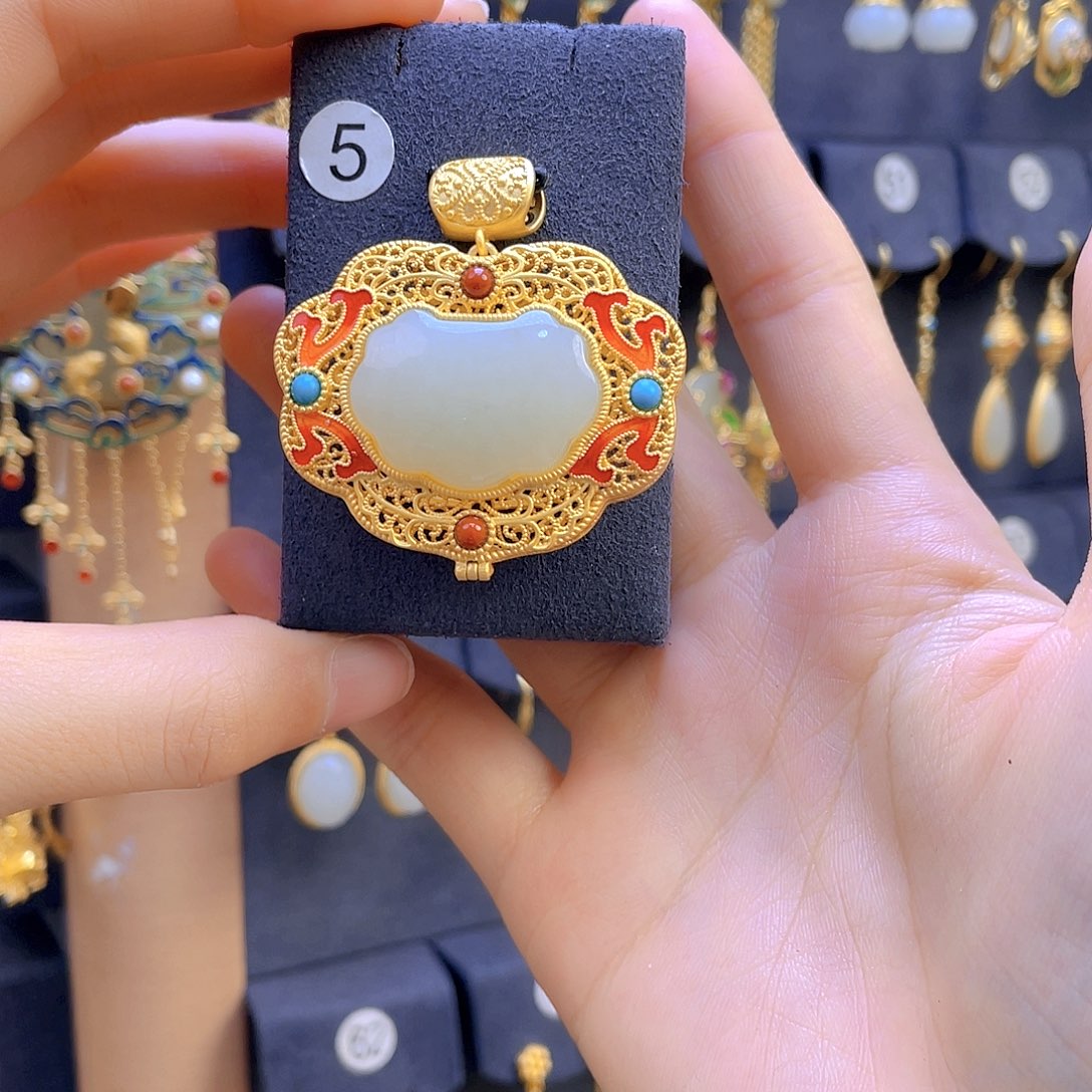 和田玉颈饰银S925镀金镶嵌