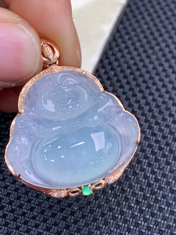 18K金镶嵌天然佛公吊坠