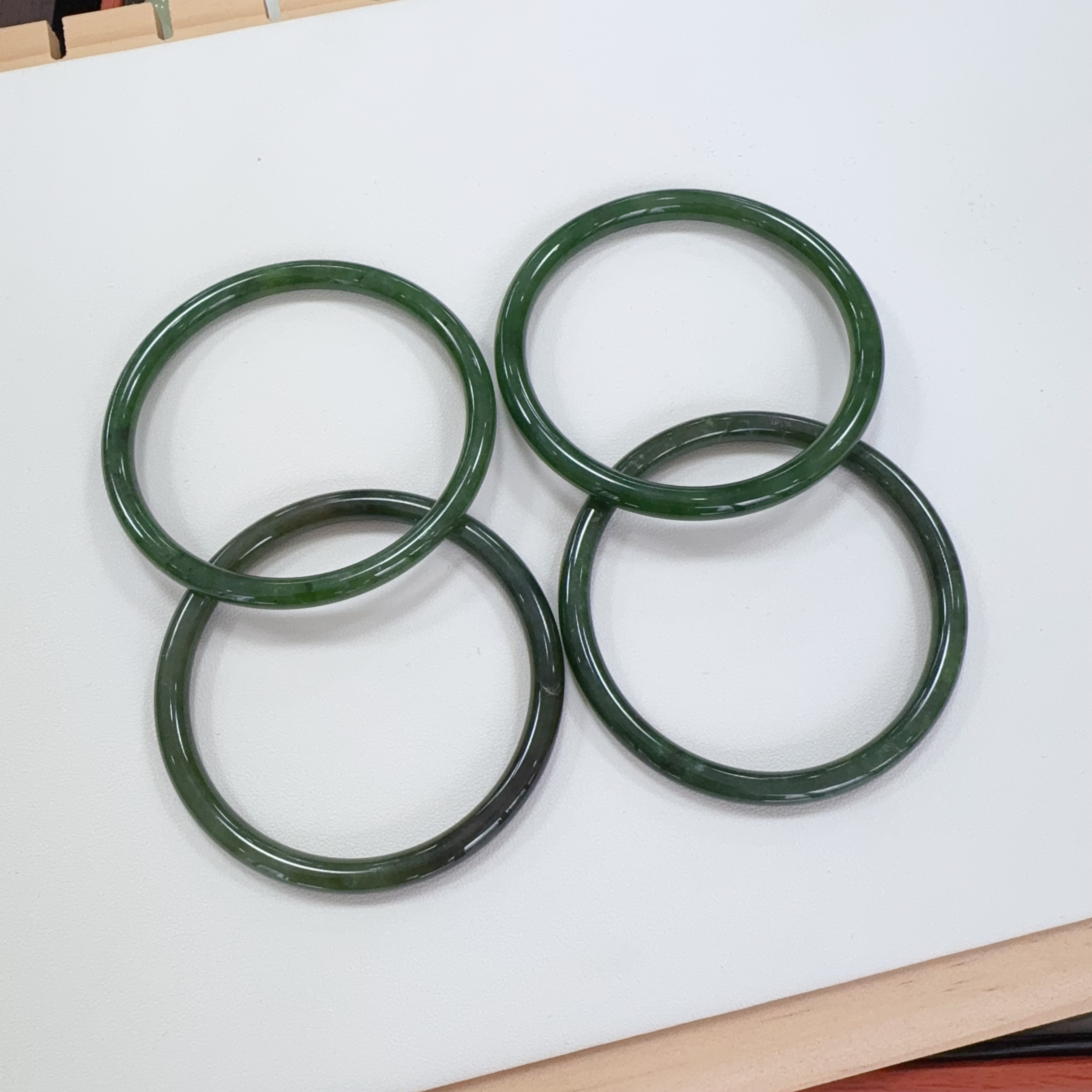 天然和田玉碧玉叮当手镯多样性发其一zj带纹理结构有纹有裂带瑕