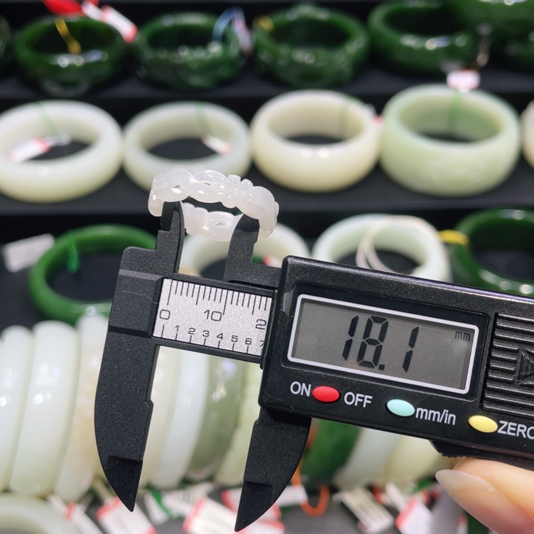 未镶嵌戒指和田玉