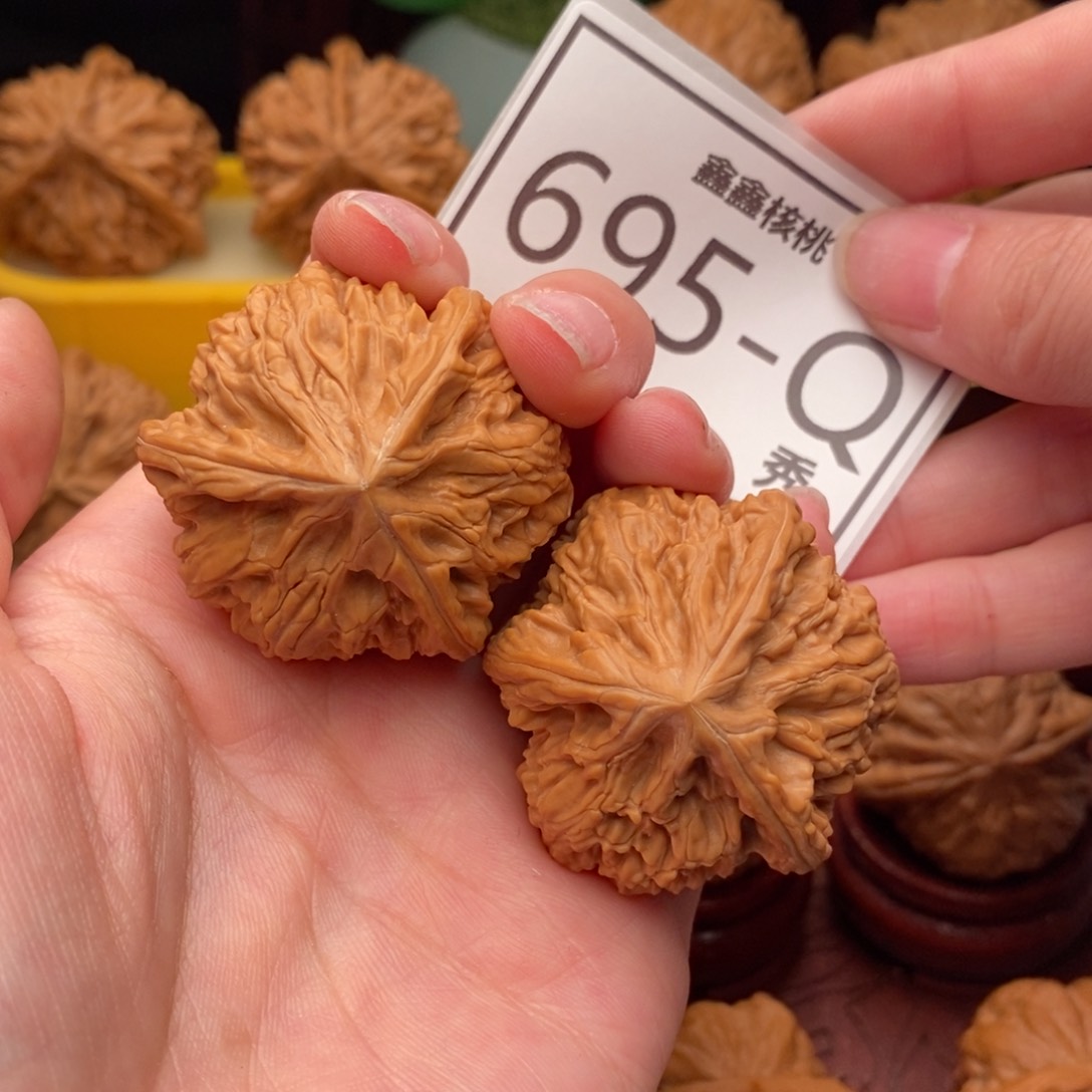 文玩核桃把件玉龙奔40