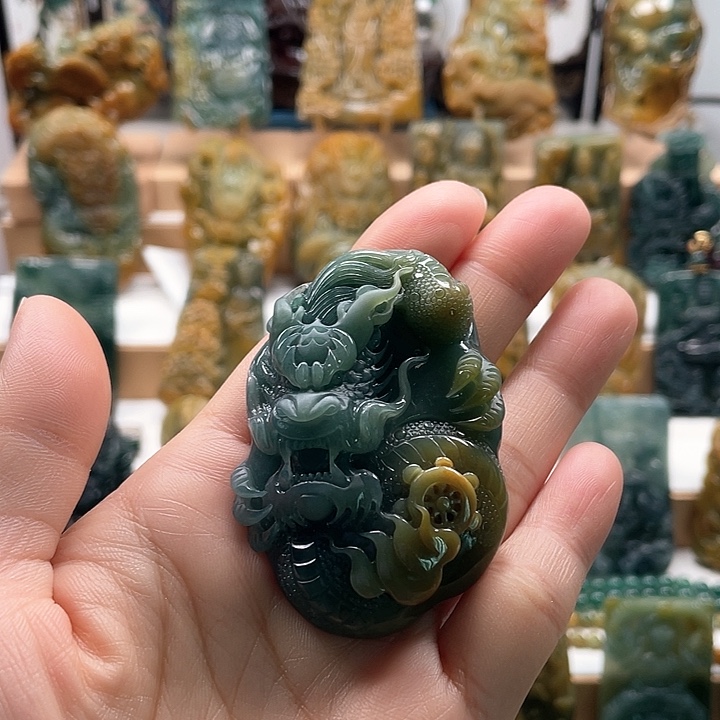 翡翠颈饰未镶嵌天然翡翠A货龙