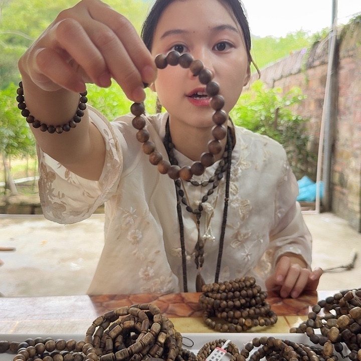 沉香沉香碎屑蓝宝石卡9圆珠6克+