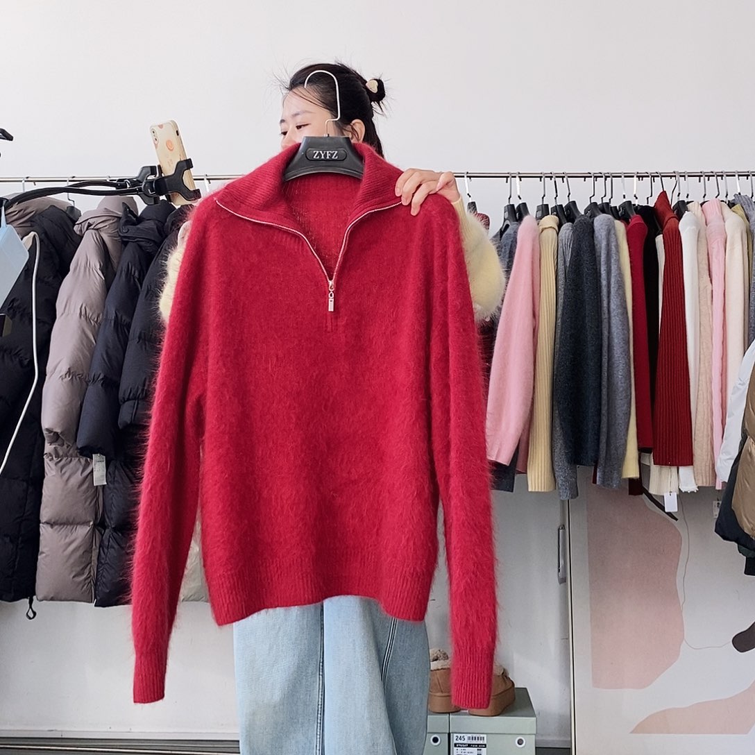 半拉链红色针织衫