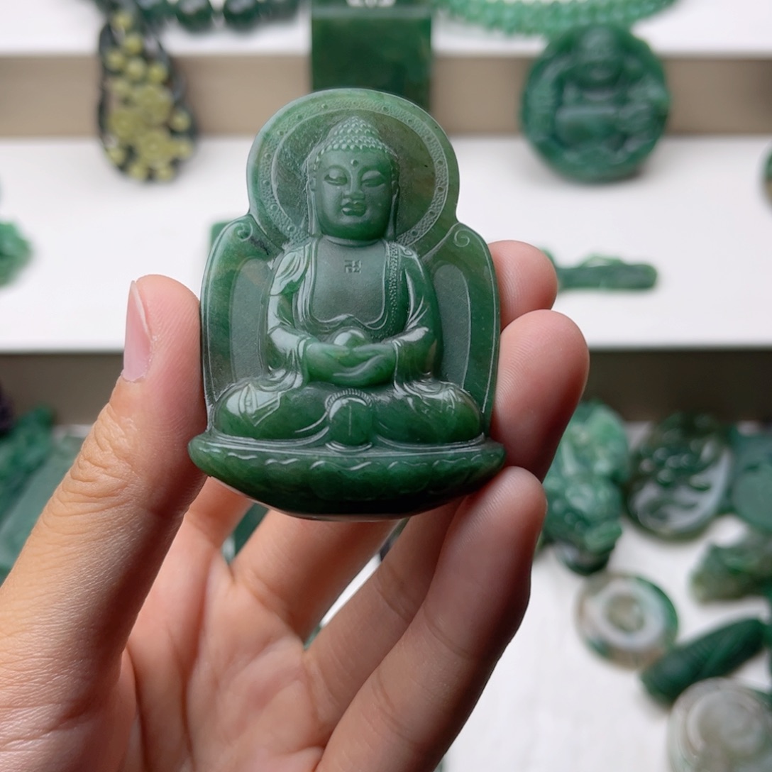 王***锁独山玉未镶嵌挂件