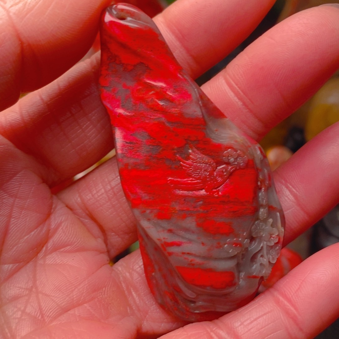 鸡血石大*哥鸡血石挂件