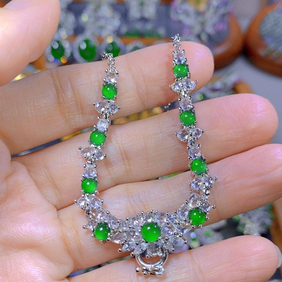 翡翠颈饰银S925镶嵌天然翡翠