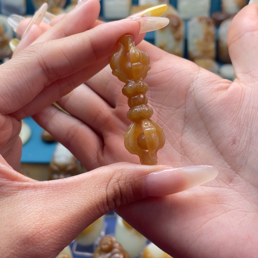 和田玉未镶嵌颈饰水*血