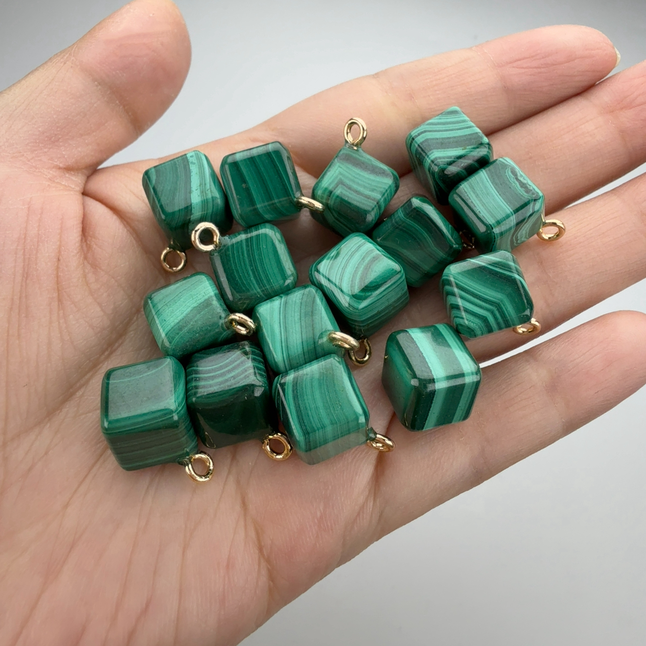 10mm天然孔雀石对角魔方diy耳坠毛衣坠一颗