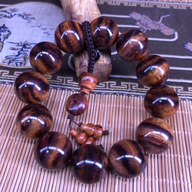 50.7克高密度大黑线山水纹海南黄花梨手串2.0