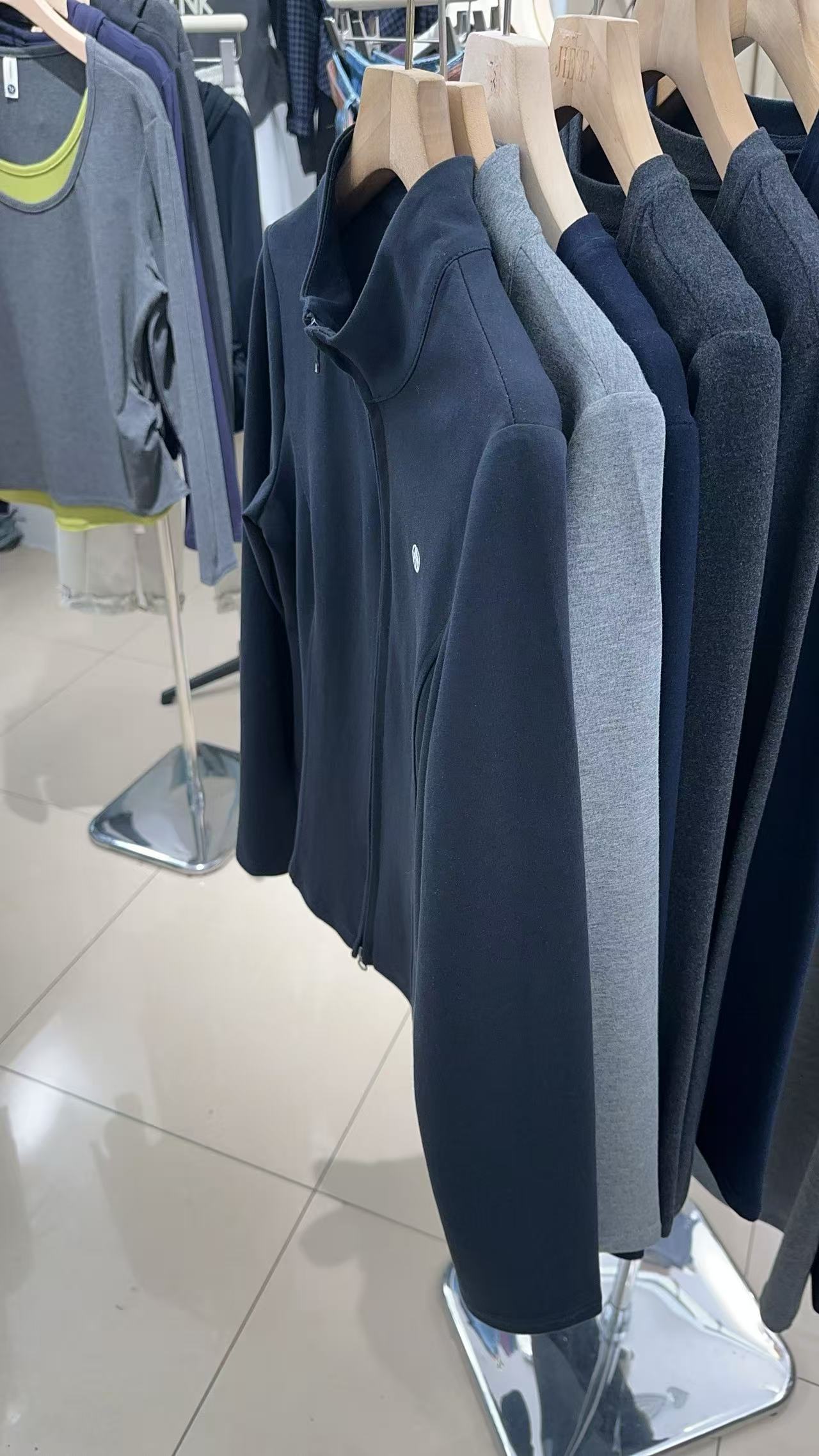 实体店直播：时尚百搭洋气显瘦显高微微收腰小外套（AA）
