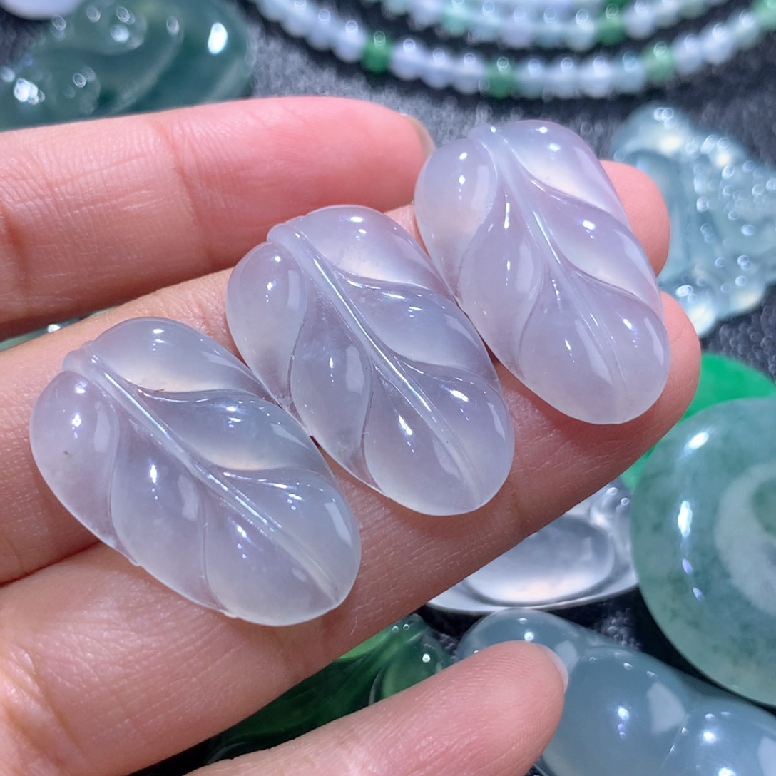 翡翠未镶嵌颈饰缅甸