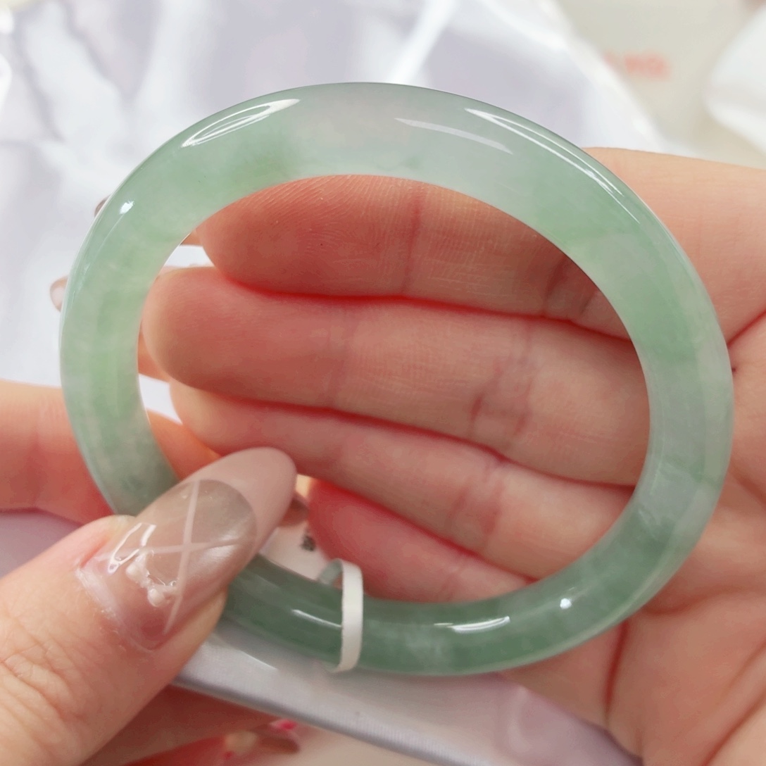 翡翠未镶嵌手镯54x517