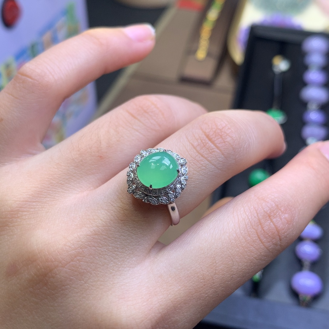 翡翠18K金镶嵌颈饰翡翠